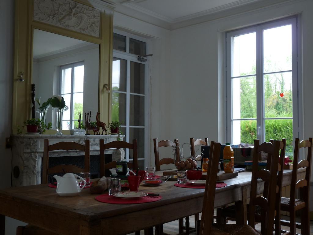 Le Betrot Bed & Breakfast Estissac Exterior photo